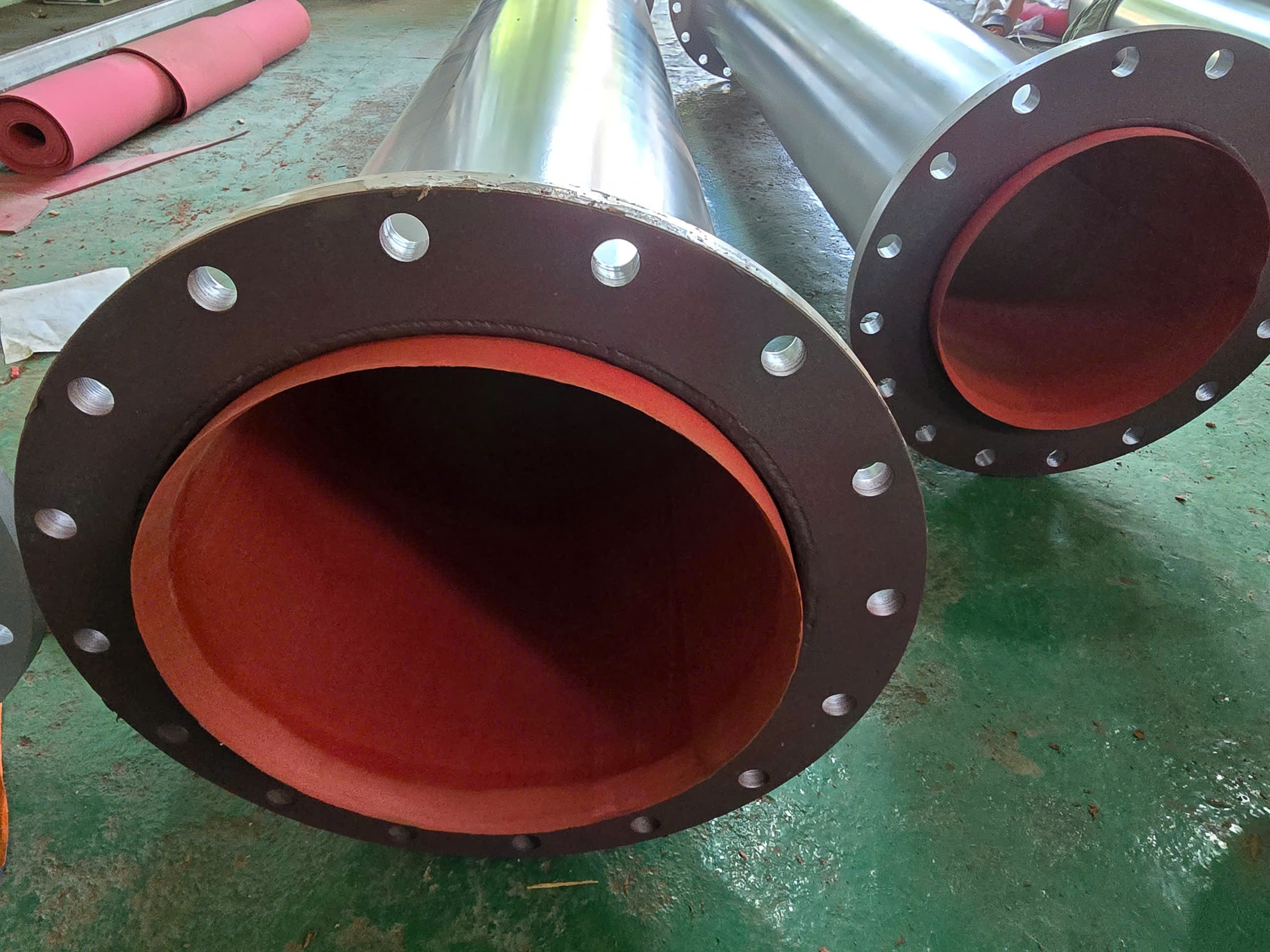 Quy trình thi công lót cao su bồn bể công nghiệp – Giải pháp bảo vệ thiết bị hiệu quả